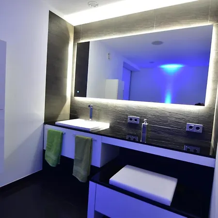 Luxus Sauna, Whirlpool Und Terrasse * Pulheim